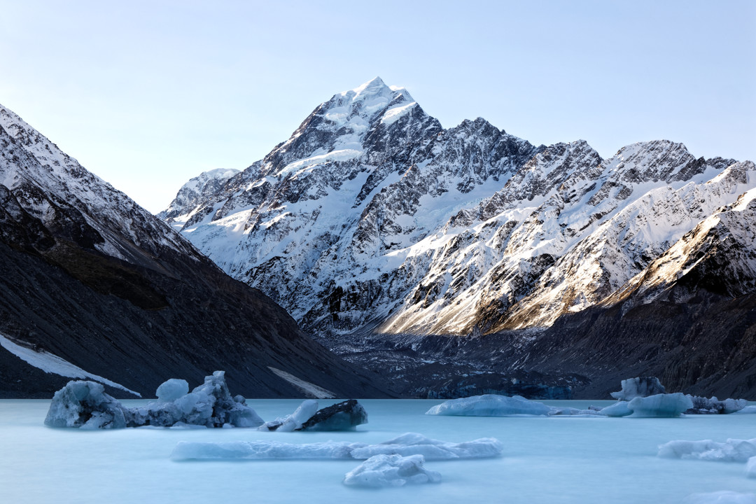 Hooker Lake with Aoraki behind.